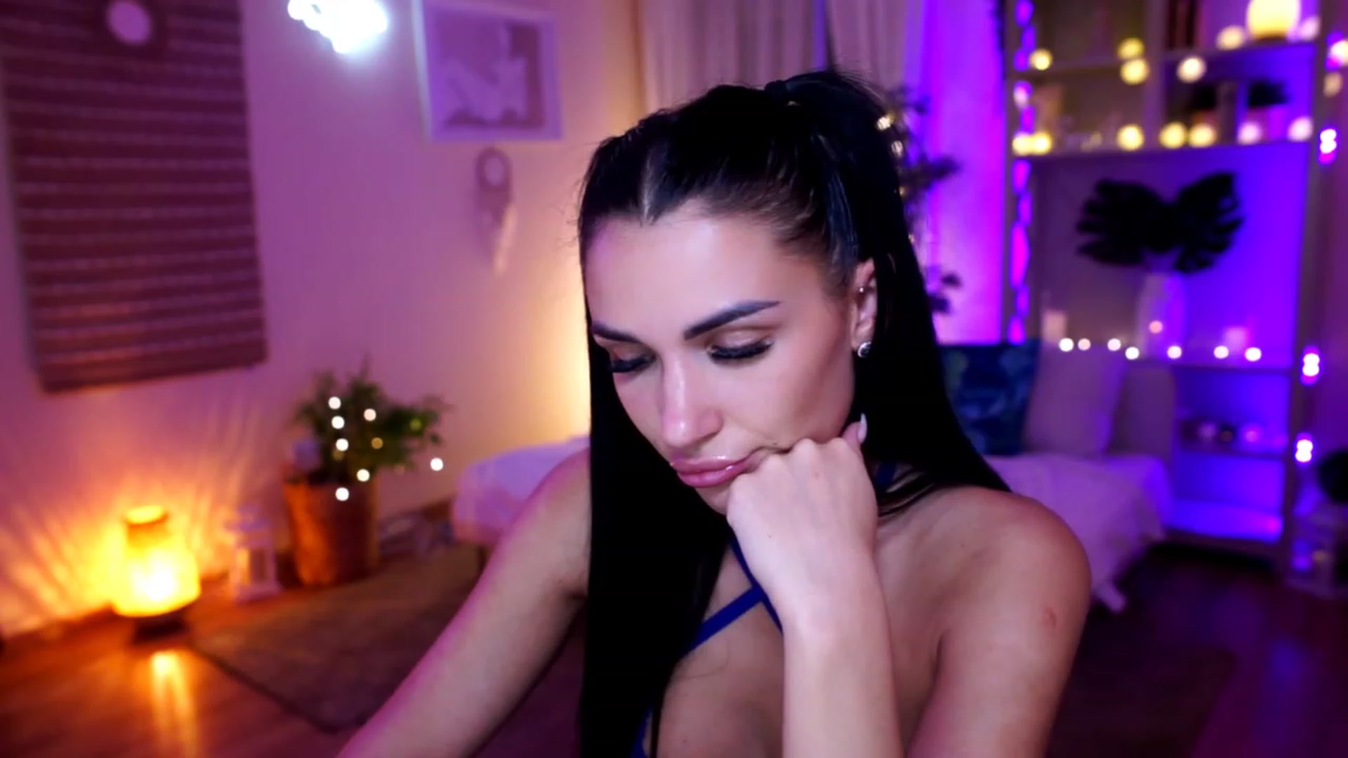 Gallery image thumbnail from kerelai's myfreecams stream on, 11/27/2022, 20:45 image 10 of 20