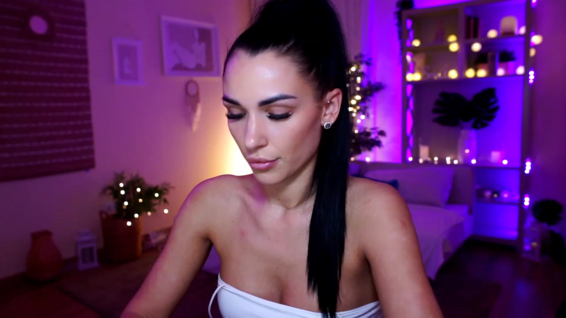 Gallery image thumbnail from kerelai's myfreecams stream on, 11/29/2022, 15:22 image 1 of 20