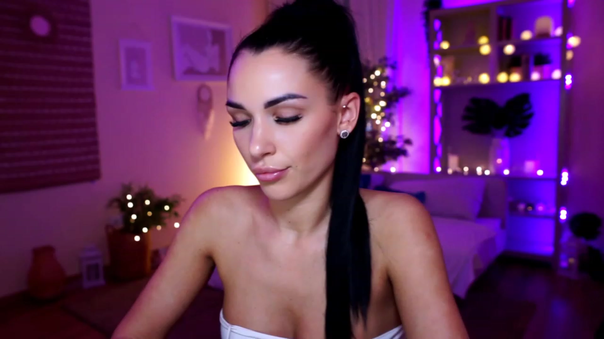 Gallery image thumbnail from kerelai's myfreecams stream on, 11/29/2022, 15:22 image 3 of 20