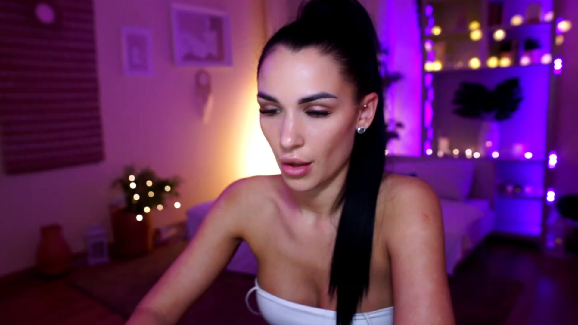 Gallery image thumbnail from kerelai's myfreecams stream on, 11/29/2022, 16:00 image 11 of 20