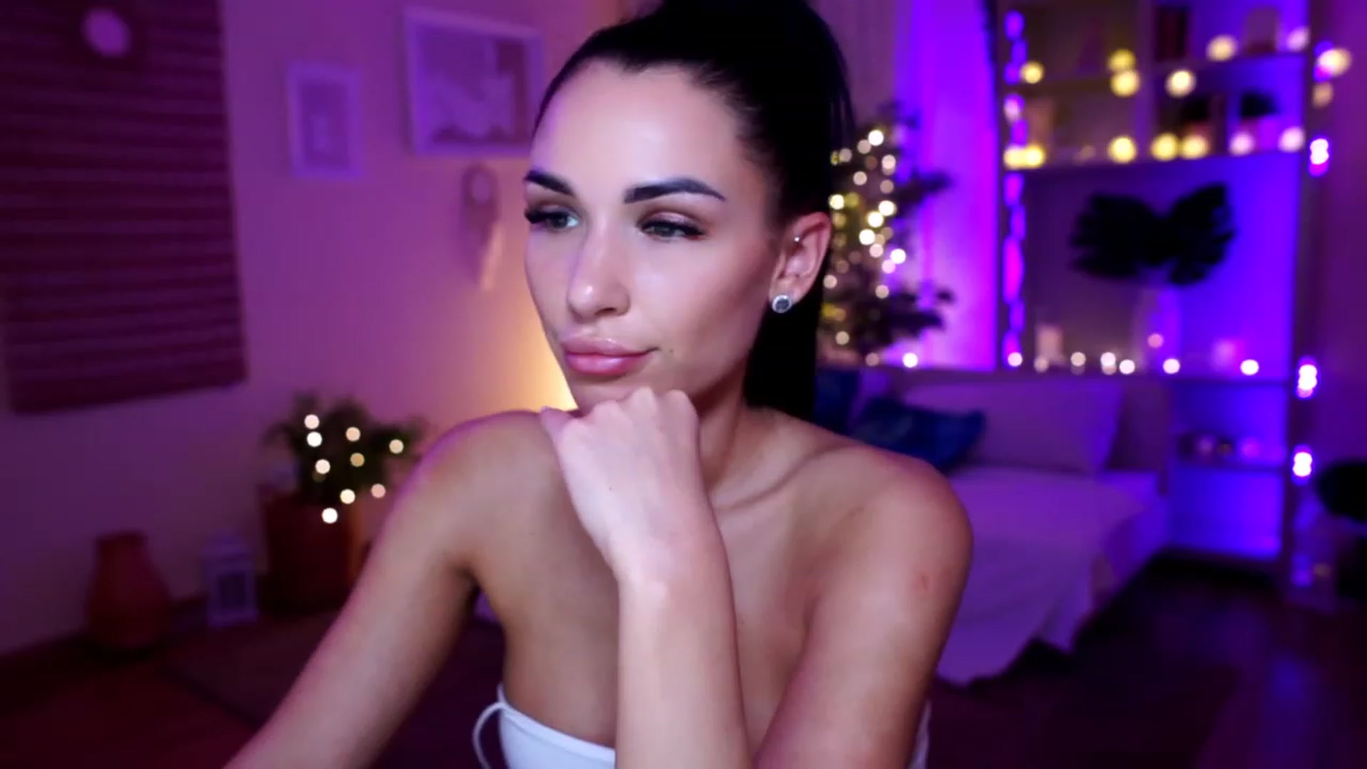 Gallery image thumbnail from kerelai's myfreecams stream on, 11/29/2022, 16:00 image 17 of 20