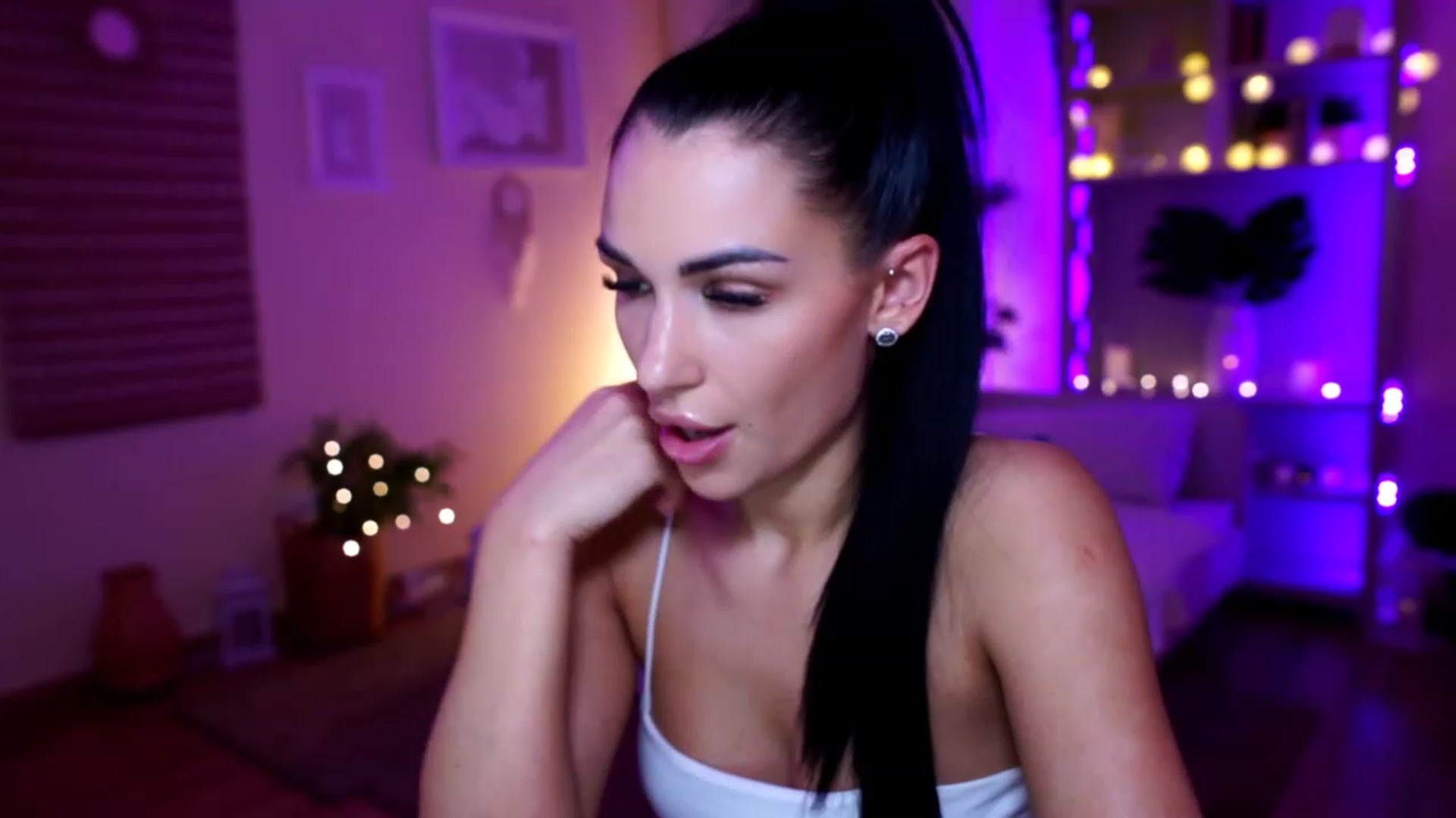 Gallery image thumbnail from kerelai's myfreecams stream on, 11/29/2022, 16:00 image 20 of 20