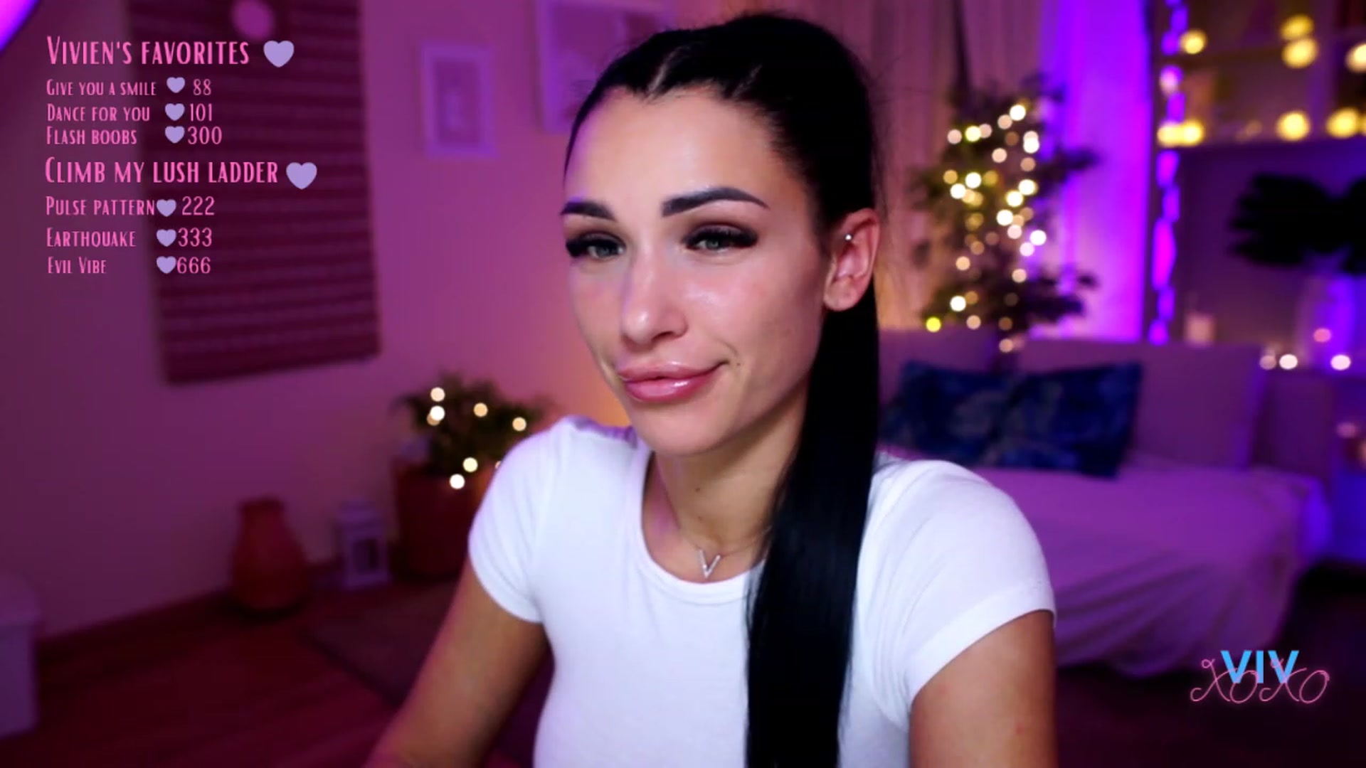 Gallery image thumbnail from kerelai's myfreecams stream on, 12/03/2022, 18:32 image 5 of 20