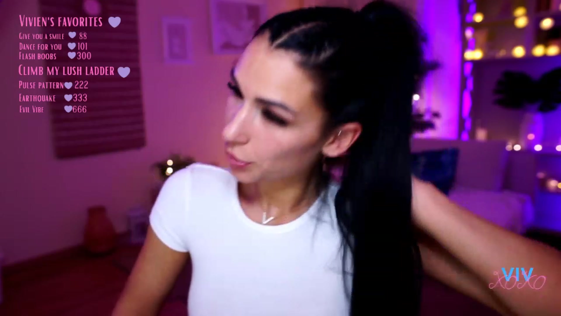 Gallery image thumbnail from kerelai's myfreecams stream on, 12/03/2022, 18:32 image 13 of 20