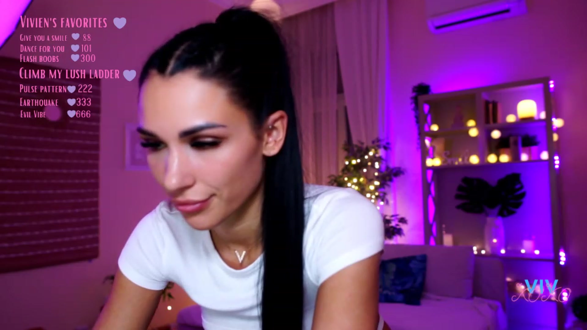 Gallery image thumbnail from kerelai's myfreecams stream on, 12/03/2022, 18:32 image 16 of 20