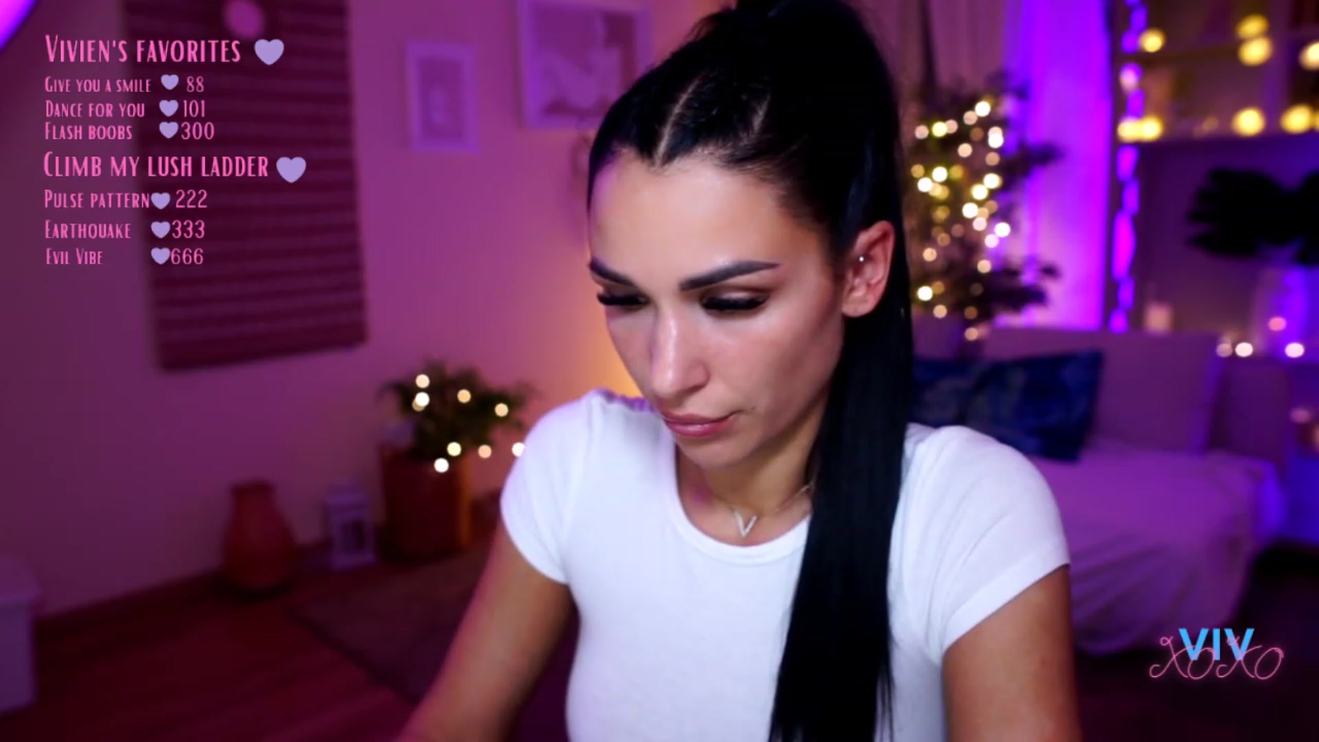 Gallery image thumbnail from kerelai's myfreecams stream on, 12/03/2022, 18:32 image 4 of 20