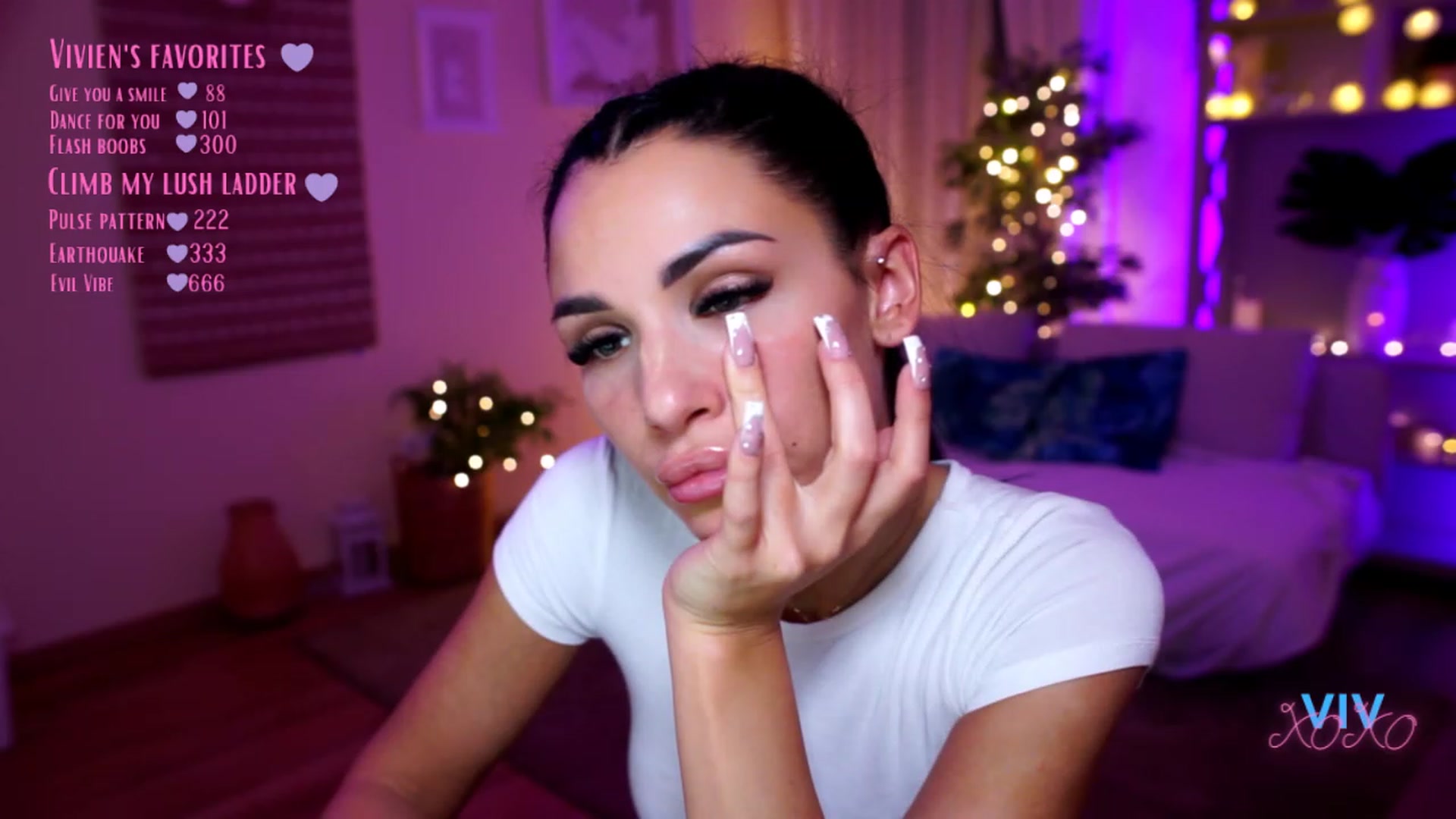 Gallery image thumbnail from kerelai's myfreecams stream on, 12/03/2022, 18:32 image 9 of 20