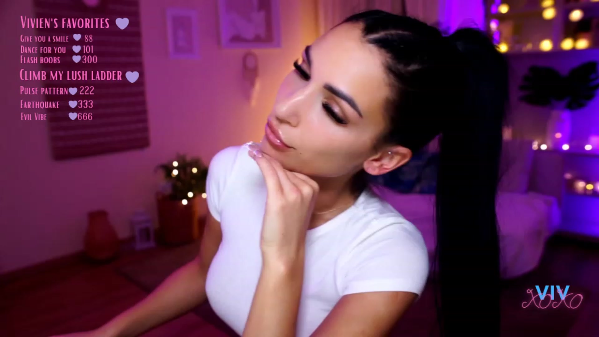 Gallery image thumbnail from kerelai's myfreecams stream on, 12/03/2022, 18:32 image 1 of 20