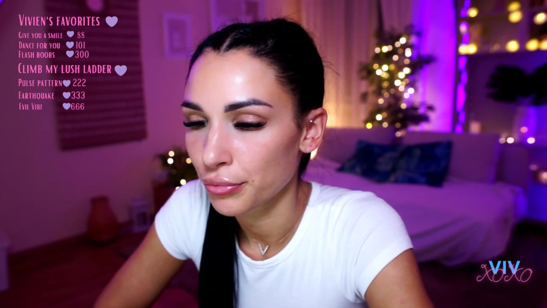 Gallery image thumbnail from kerelai's myfreecams stream on, 12/03/2022, 18:32 image 20 of 20