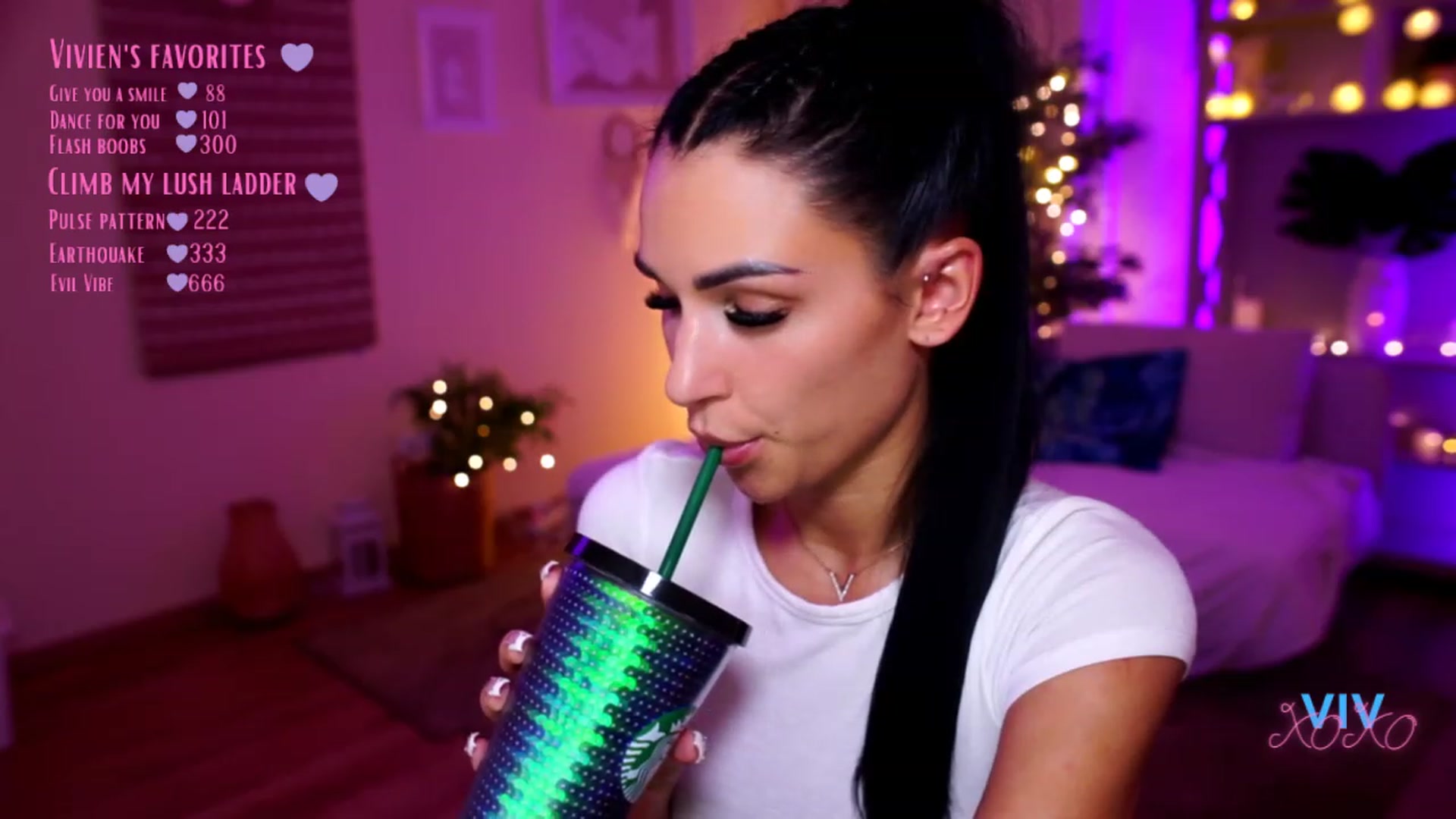 Gallery image thumbnail from kerelai's myfreecams stream on, 12/03/2022, 18:32 image 11 of 20