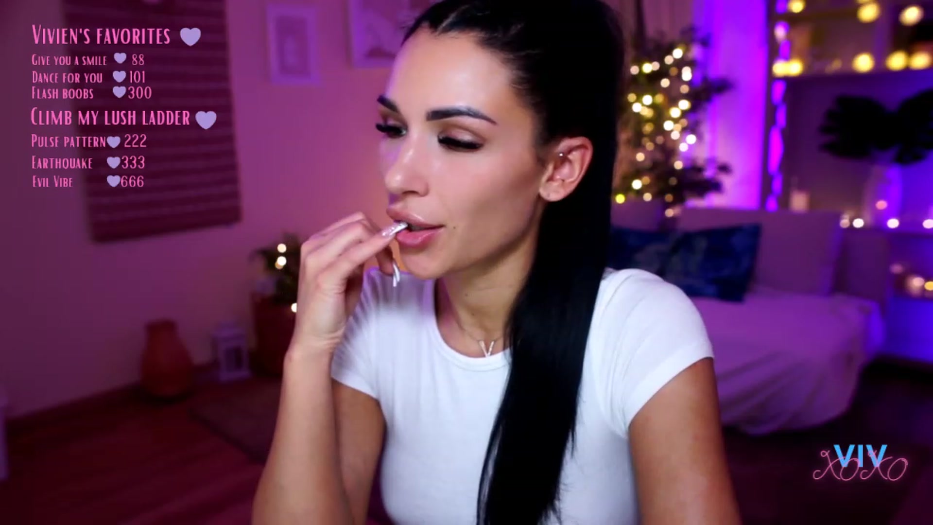Gallery image thumbnail from kerelai's myfreecams stream on, 12/03/2022, 18:32 image 10 of 20