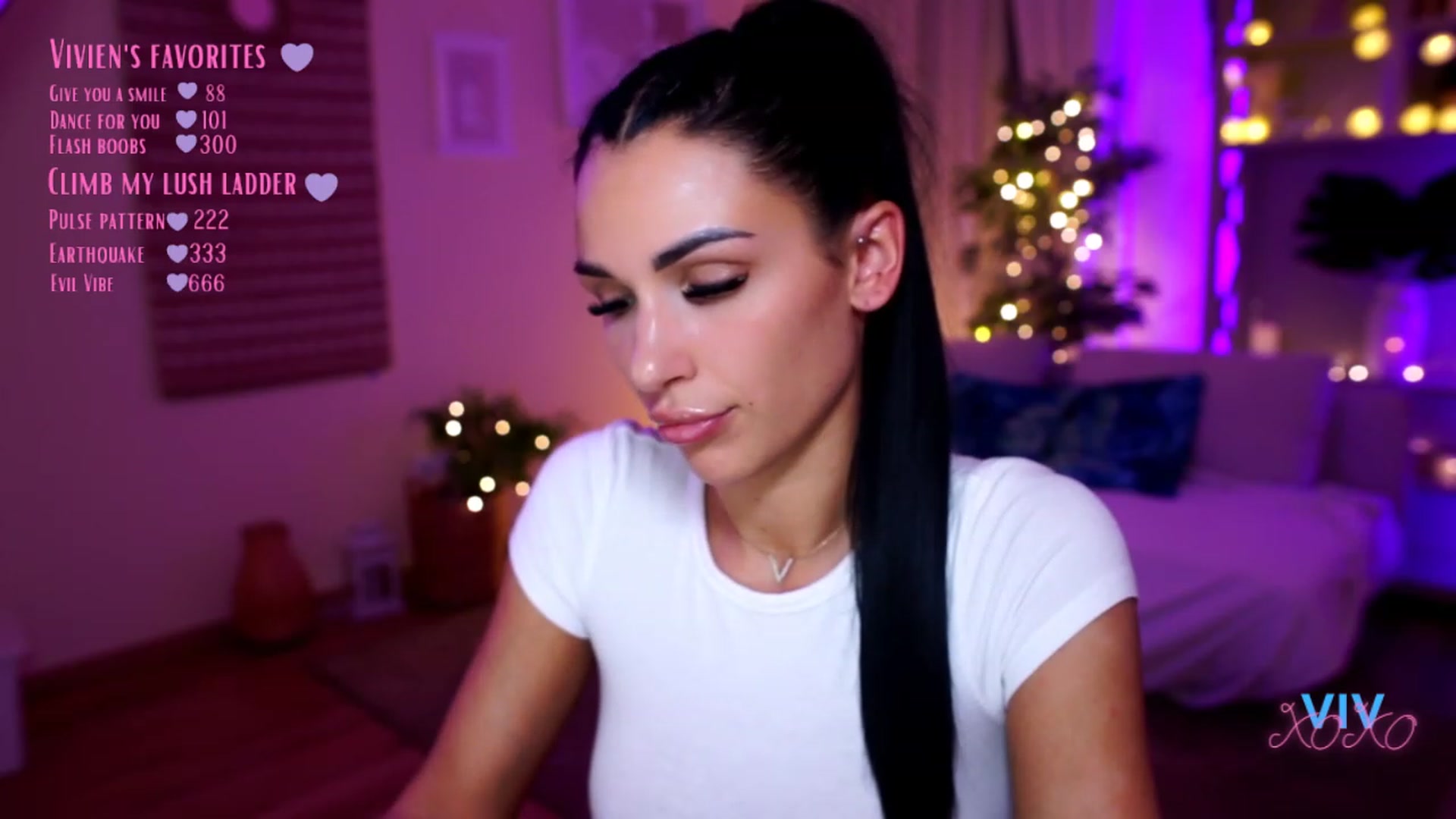 Gallery image thumbnail from kerelai's myfreecams stream on, 12/03/2022, 18:32 image 19 of 20