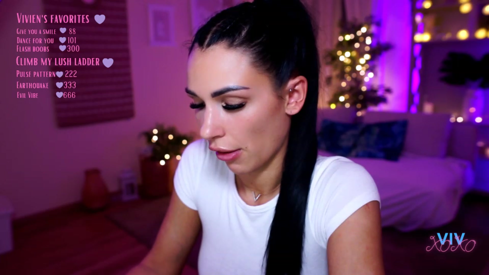 Gallery image thumbnail from kerelai's myfreecams stream on, 12/03/2022, 18:32 image 6 of 20