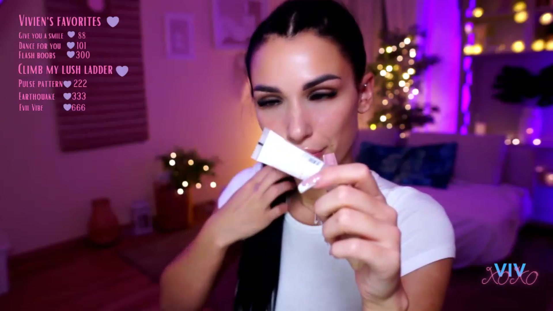 Gallery image thumbnail from kerelai's myfreecams stream on, 12/03/2022, 18:32 image 17 of 20