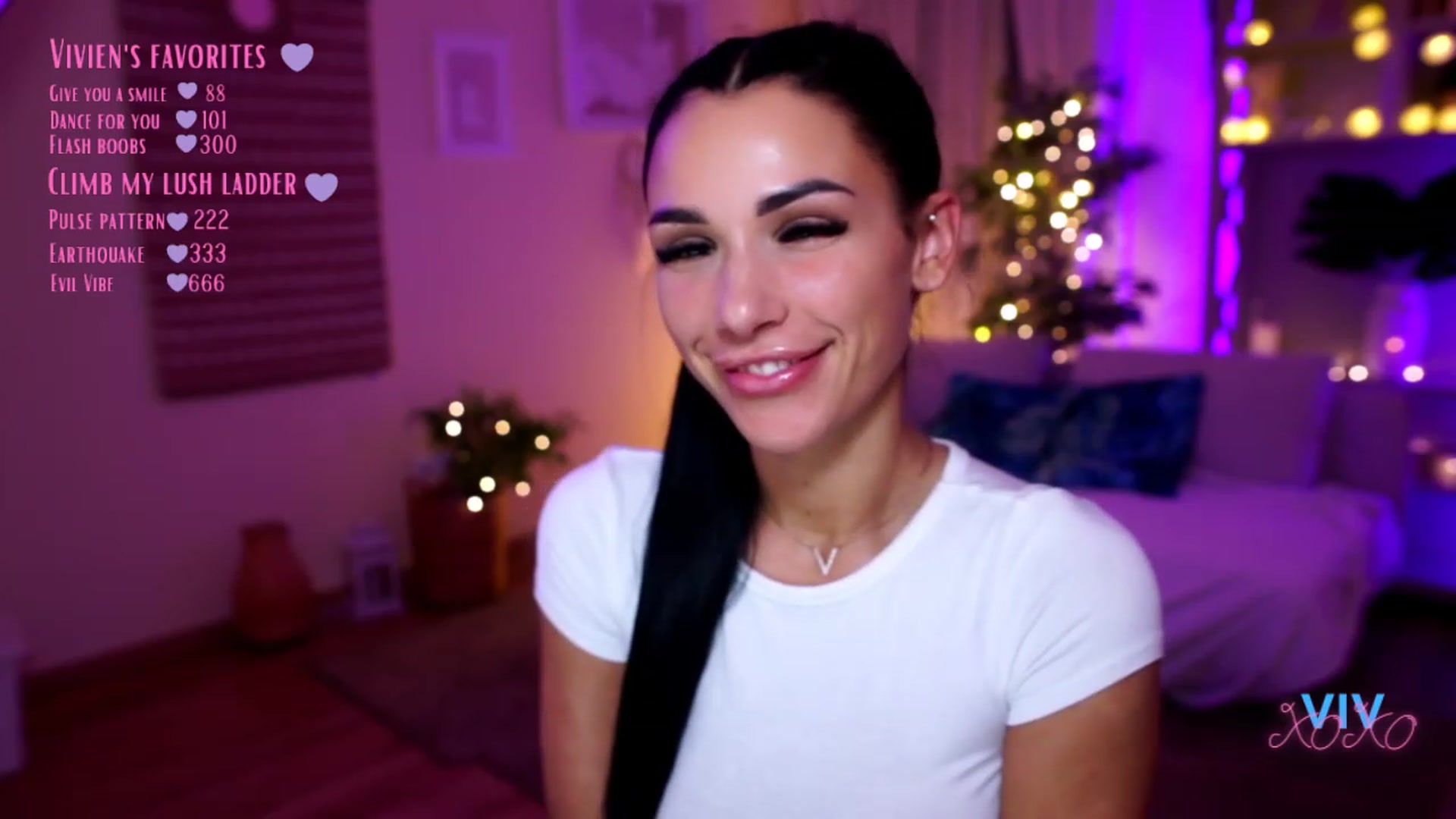 Gallery image thumbnail from kerelai's myfreecams stream on, 12/03/2022, 18:32 image 18 of 20