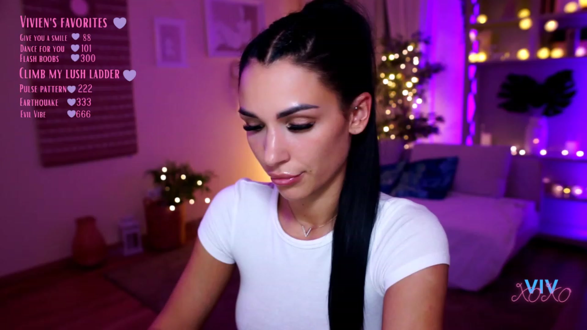 Gallery image thumbnail from kerelai's myfreecams stream on, 12/03/2022, 19:39 image 4 of 20