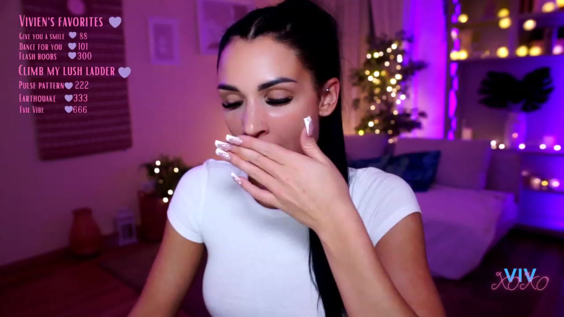 Gallery image thumbnail from kerelai's myfreecams stream on, 12/03/2022, 19:39 image 2 of 20