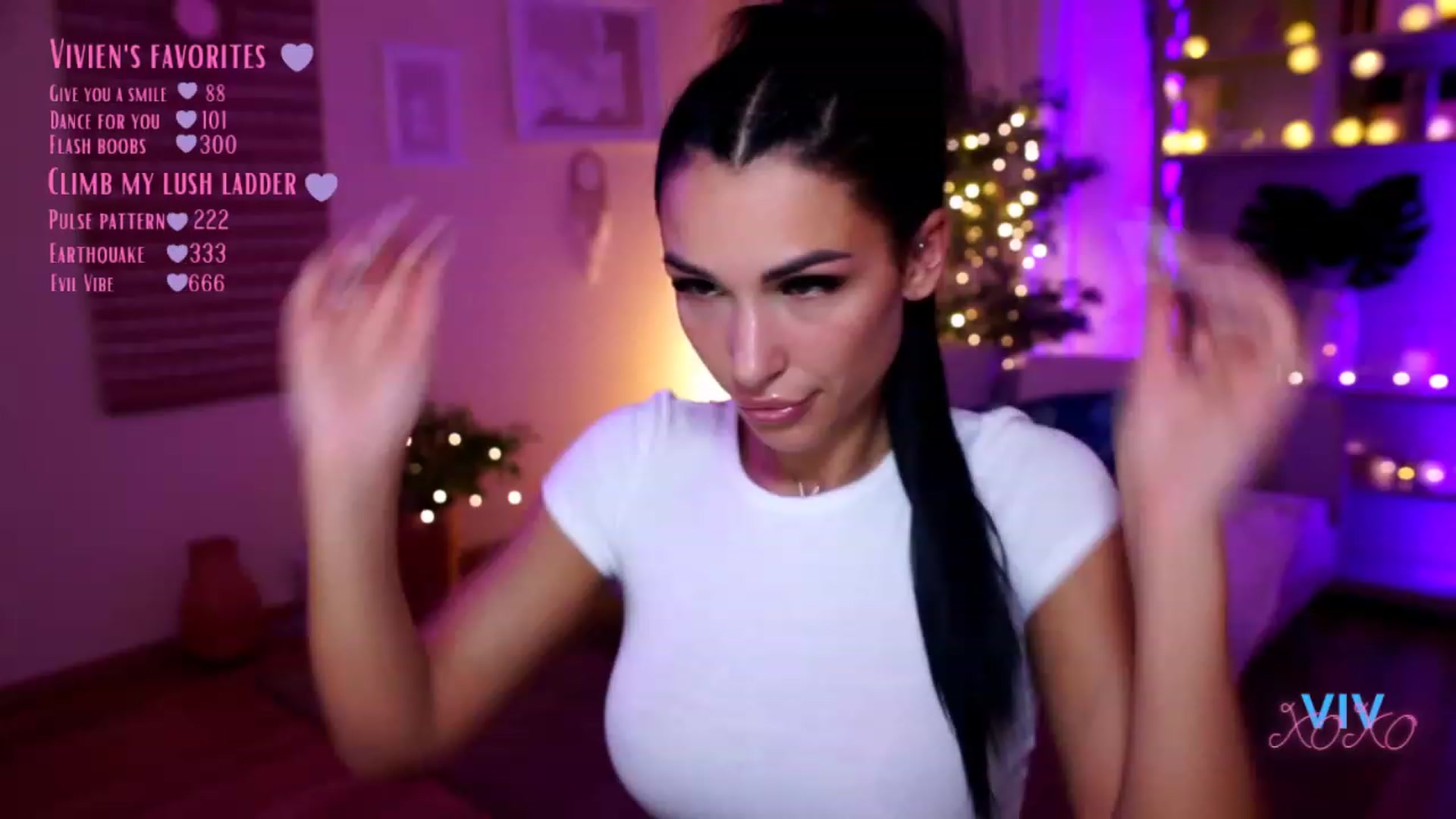 Gallery image thumbnail from kerelai's myfreecams stream on, 12/03/2022, 19:39 image 6 of 20