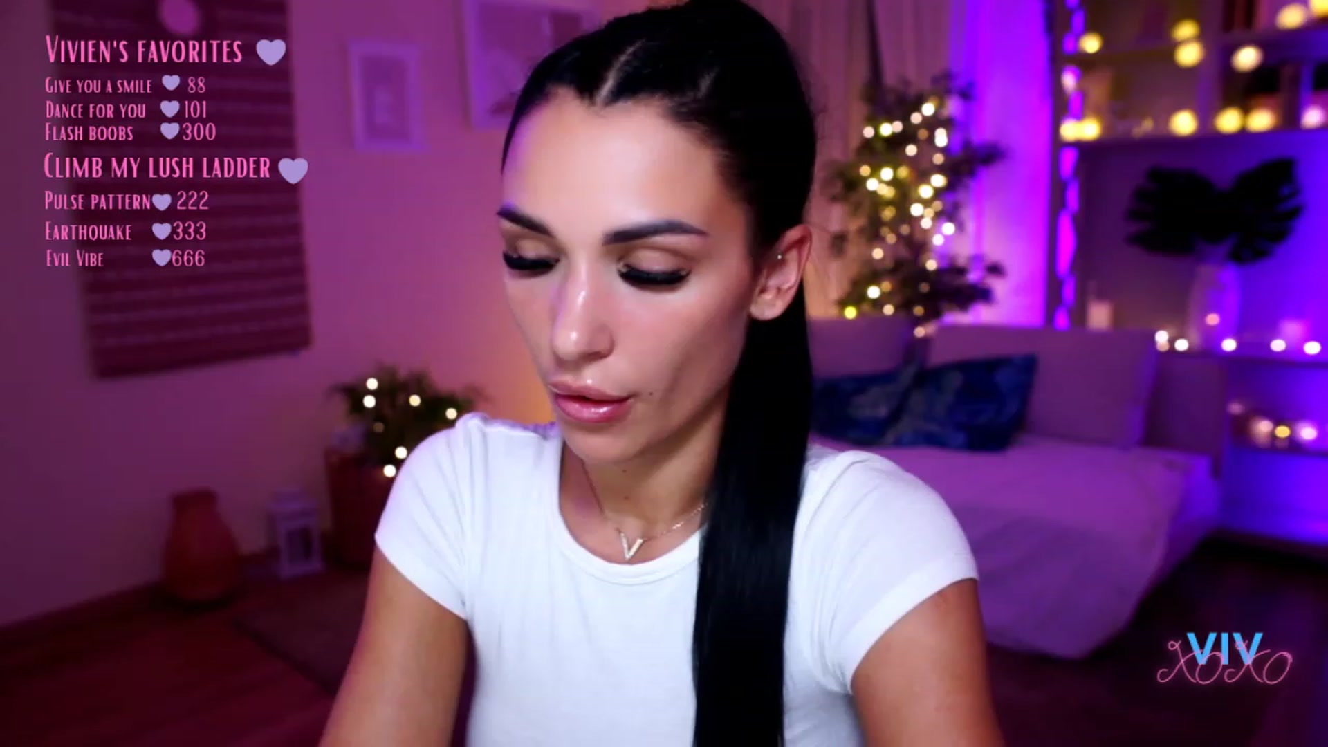 Gallery image thumbnail from kerelai's myfreecams stream on, 12/03/2022, 19:39 image 13 of 20
