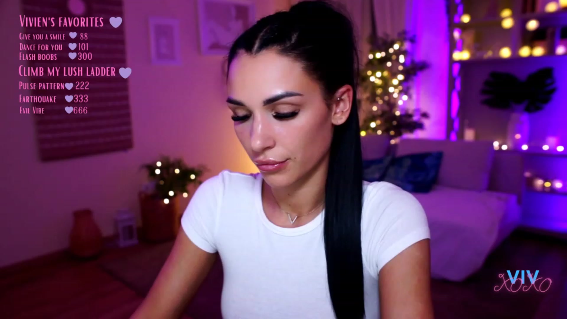 Gallery image thumbnail from kerelai's myfreecams stream on, 12/03/2022, 19:39 image 3 of 20
