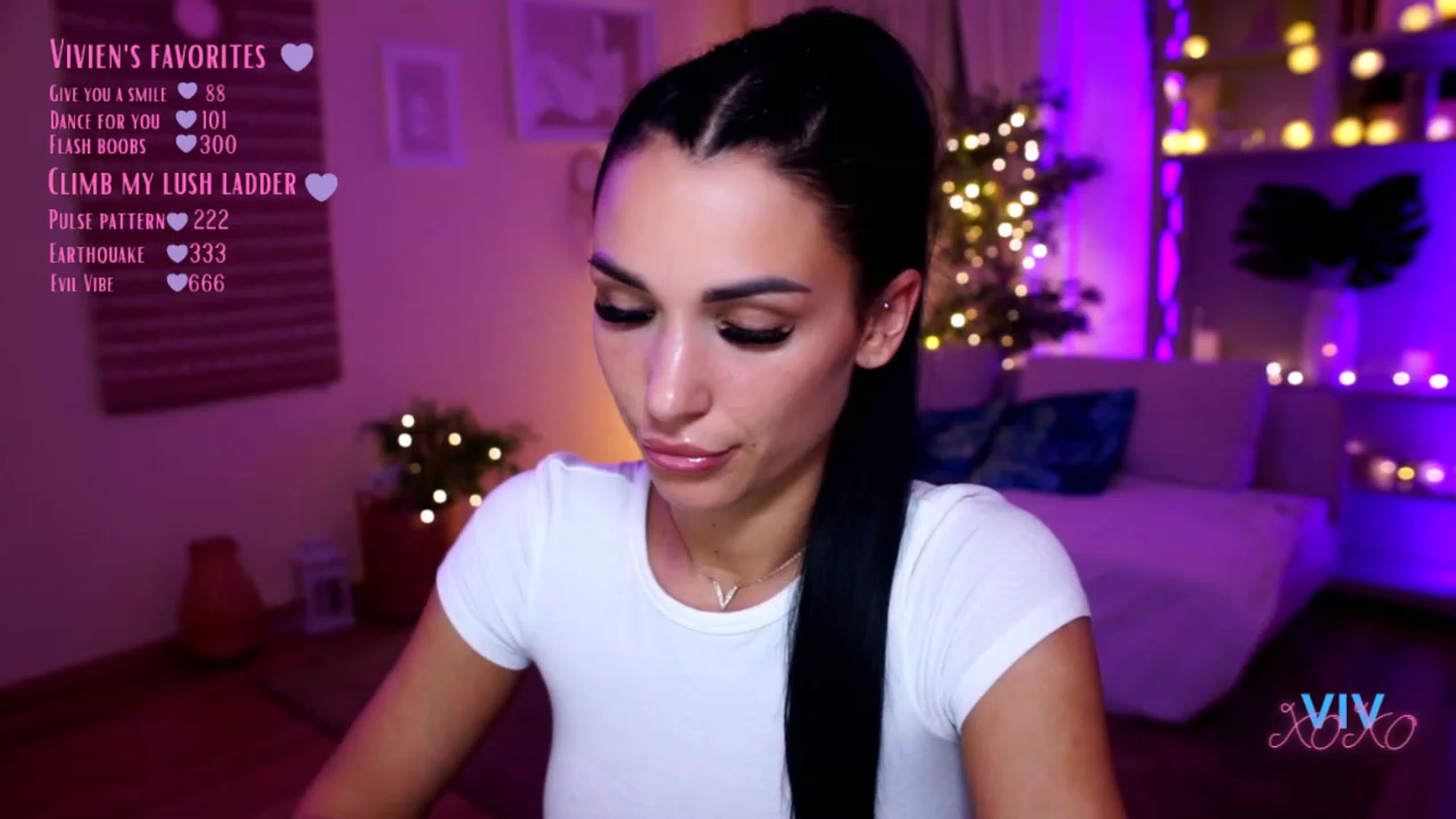 Gallery image thumbnail from kerelai's myfreecams stream on, 12/03/2022, 19:39 image 10 of 20