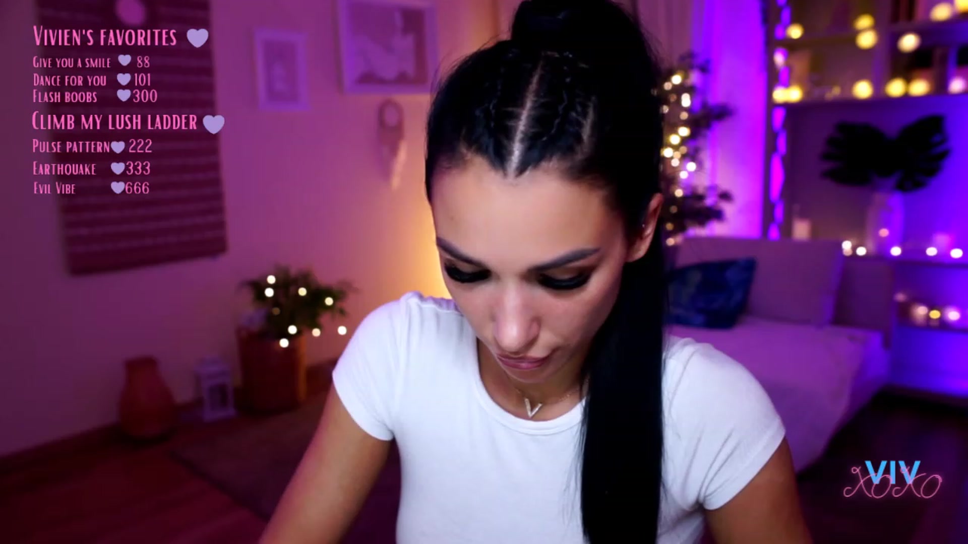 Gallery image thumbnail from kerelai's myfreecams stream on, 12/03/2022, 19:39 image 14 of 20