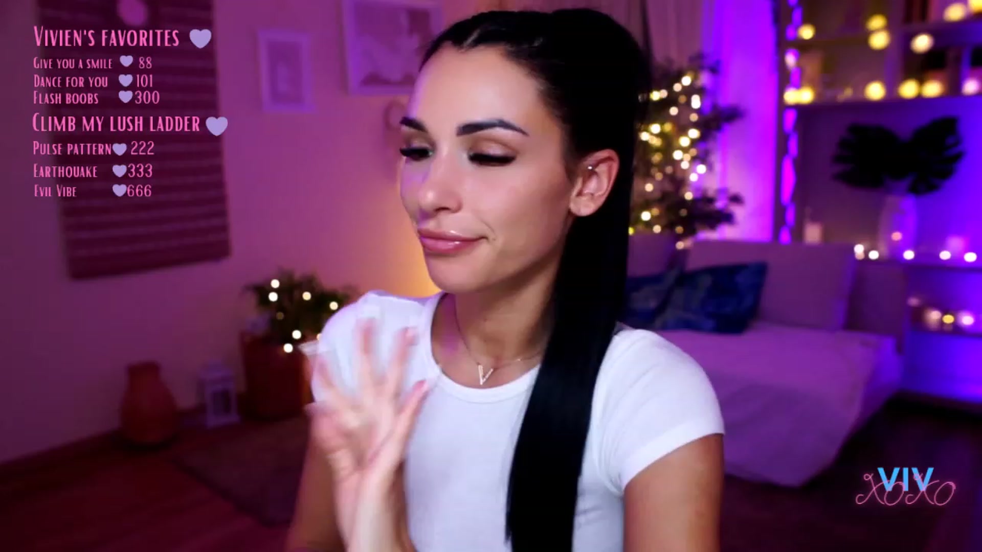 Gallery image thumbnail from kerelai's myfreecams stream on, 12/03/2022, 19:39 image 7 of 20