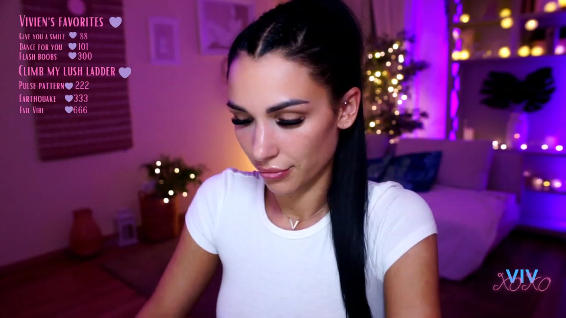 Gallery image thumbnail from kerelai's myfreecams stream on, 12/03/2022, 19:39 image 9 of 20
