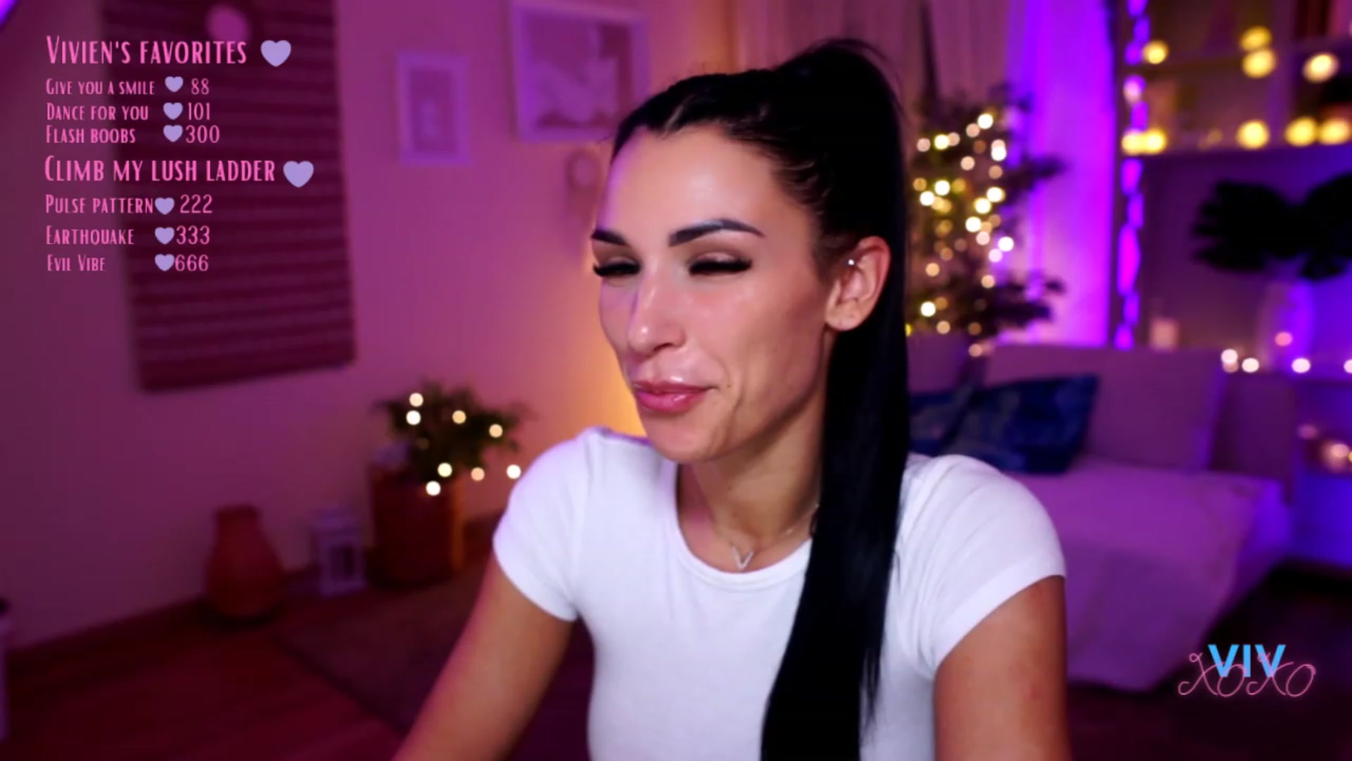 Gallery image thumbnail from kerelai's myfreecams stream on, 12/03/2022, 21:09 image 8 of 20