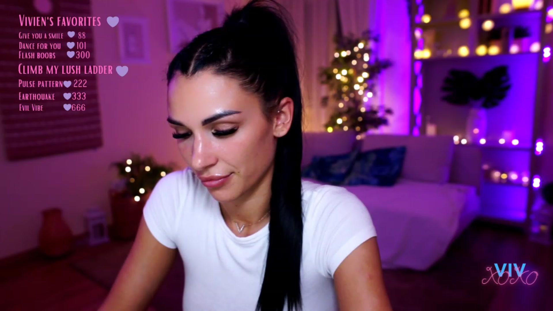 Gallery image thumbnail from kerelai's myfreecams stream on, 12/03/2022, 21:09 image 18 of 20