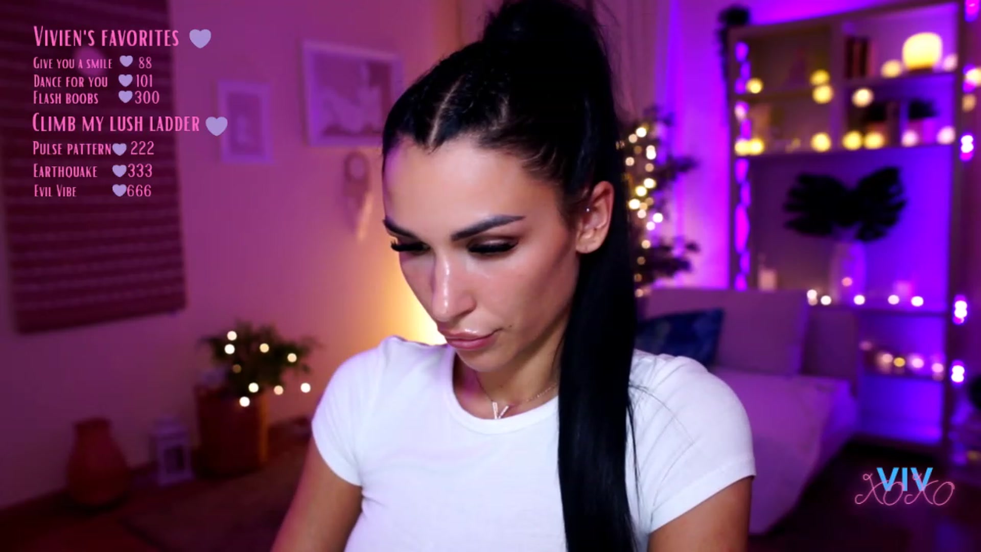 Gallery image thumbnail from kerelai's myfreecams stream on, 12/03/2022, 21:09 image 16 of 20