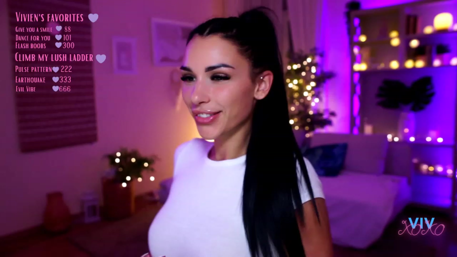 Gallery image thumbnail from kerelai's myfreecams stream on, 12/03/2022, 21:09 image 3 of 20
