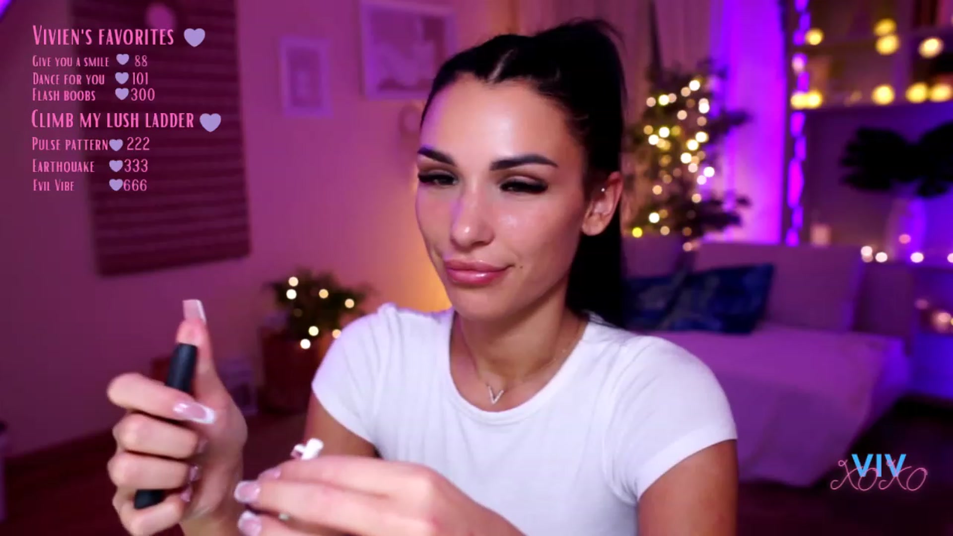 Gallery image thumbnail from kerelai's myfreecams stream on, 12/03/2022, 21:09 image 9 of 20