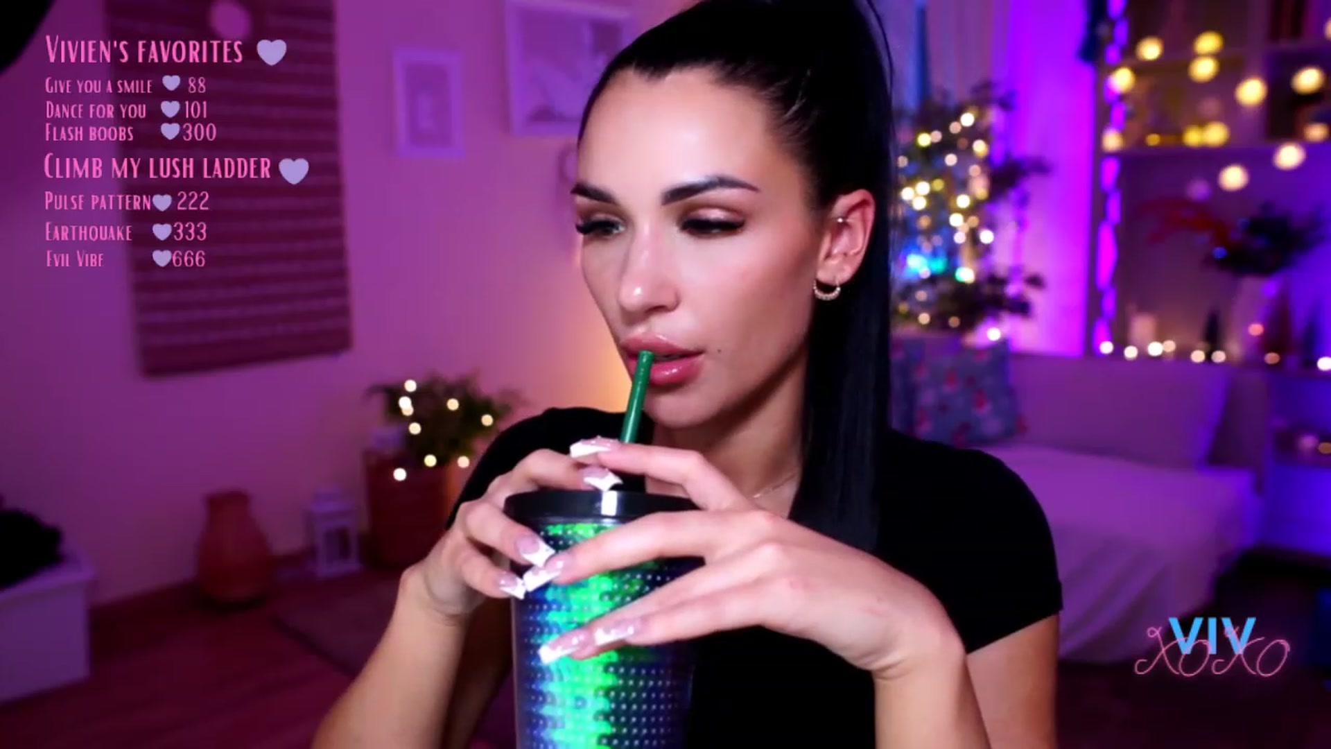 Gallery image thumbnail from kerelai's myfreecams stream on, 12/11/2022, 19:17 image 19 of 20