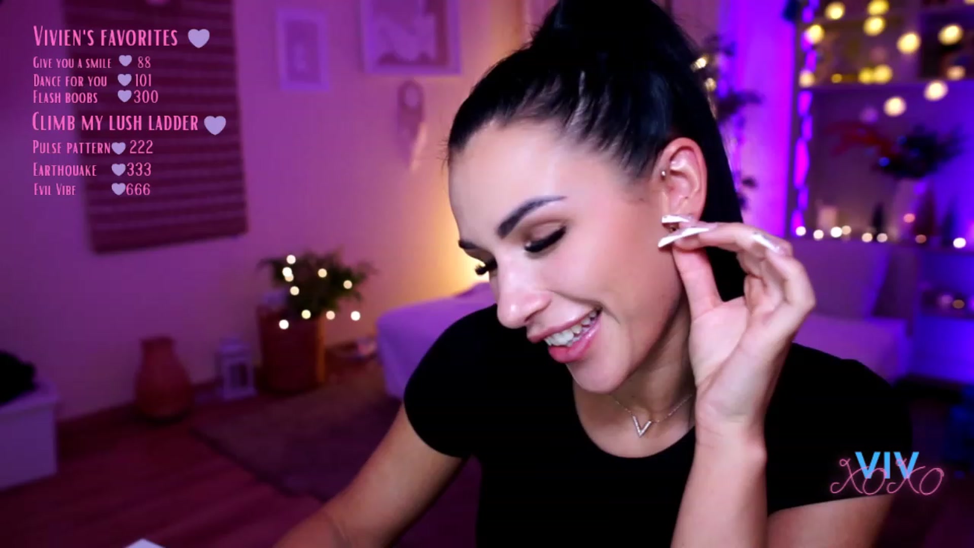 Gallery image thumbnail from kerelai's myfreecams stream on, 12/11/2022, 19:17 image 13 of 20