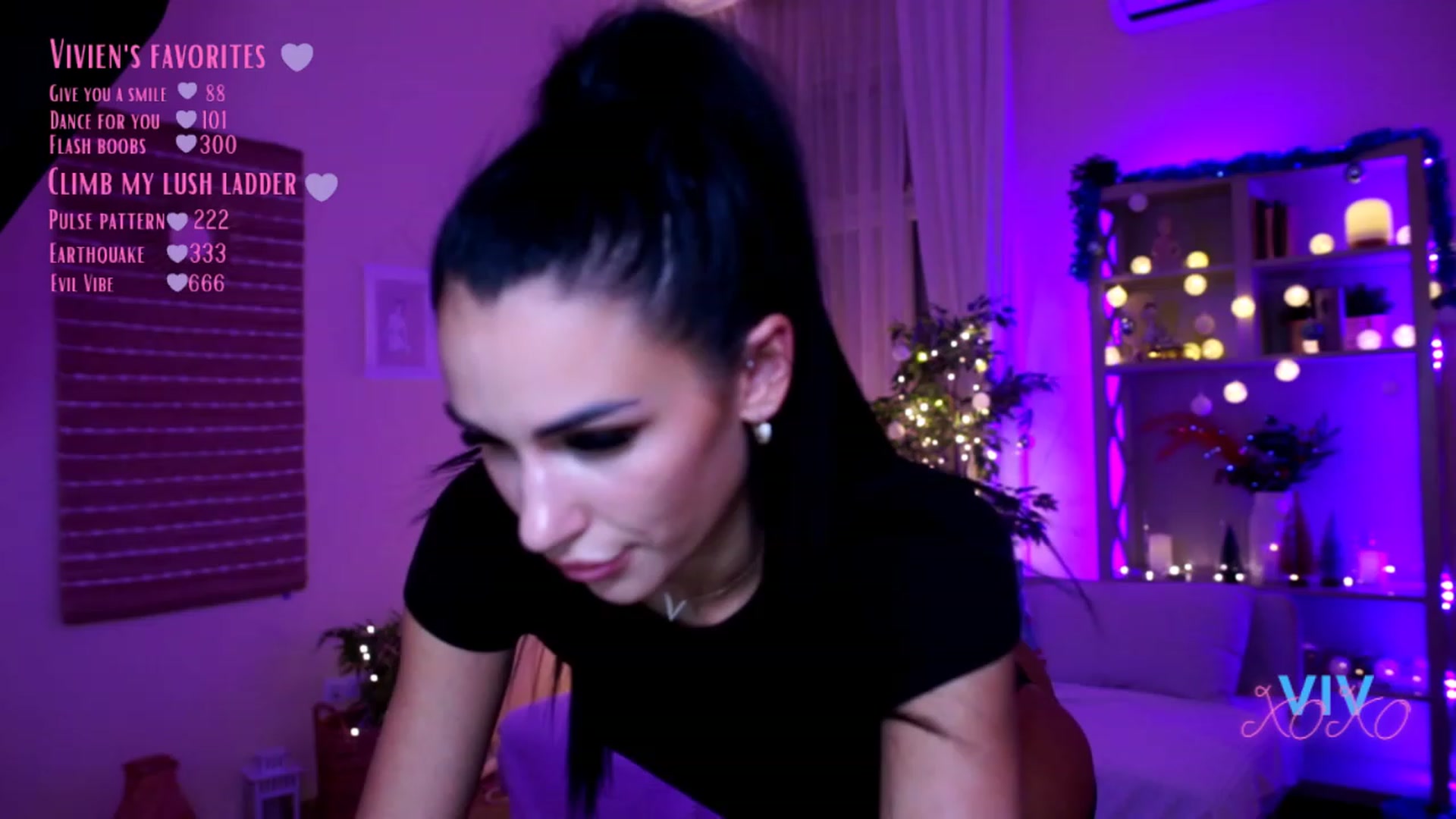 Gallery image thumbnail from kerelai's myfreecams stream on, 12/11/2022, 19:17 image 16 of 20