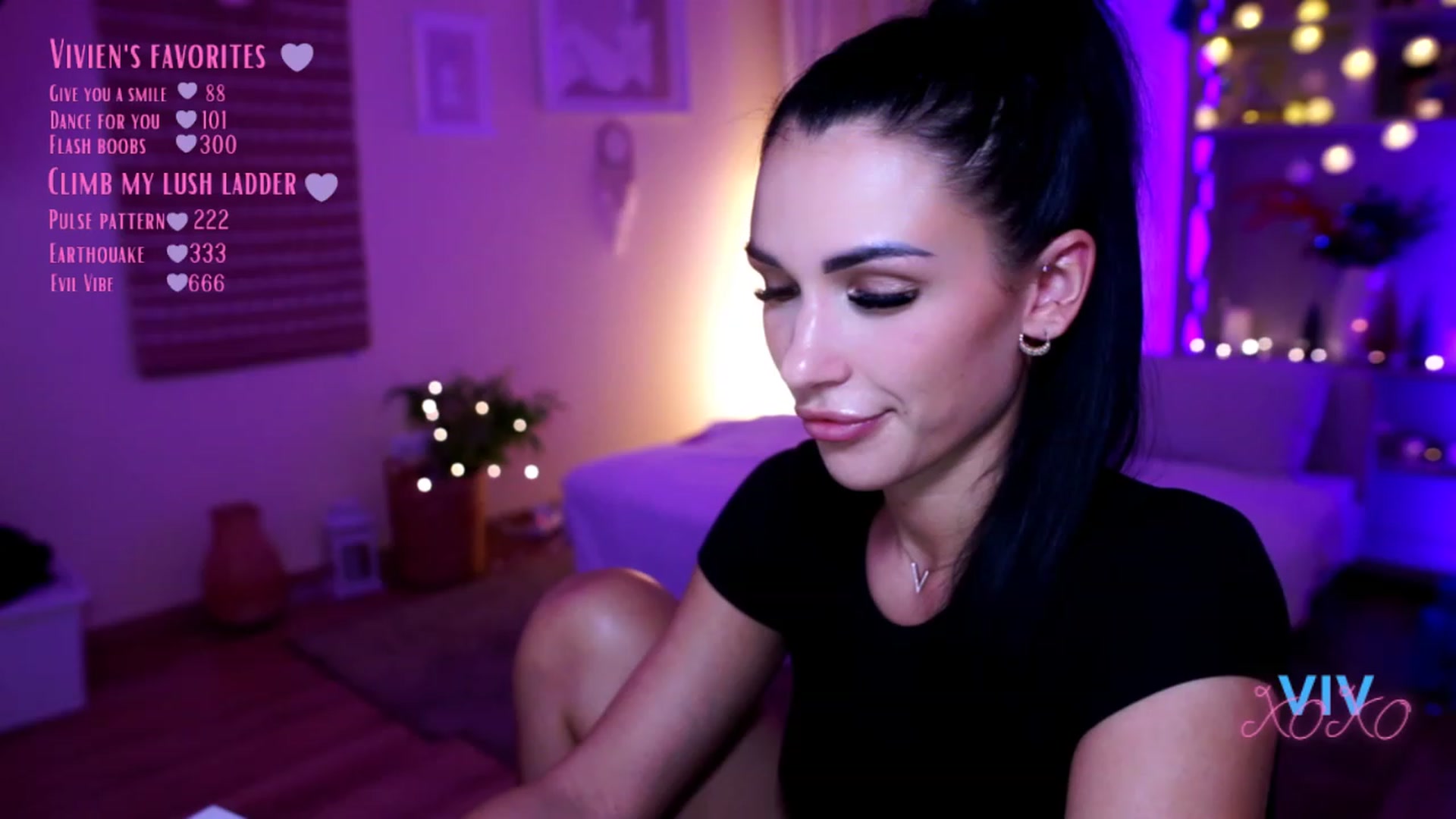 Gallery image thumbnail from kerelai's myfreecams stream on, 12/11/2022, 19:17 image 14 of 20