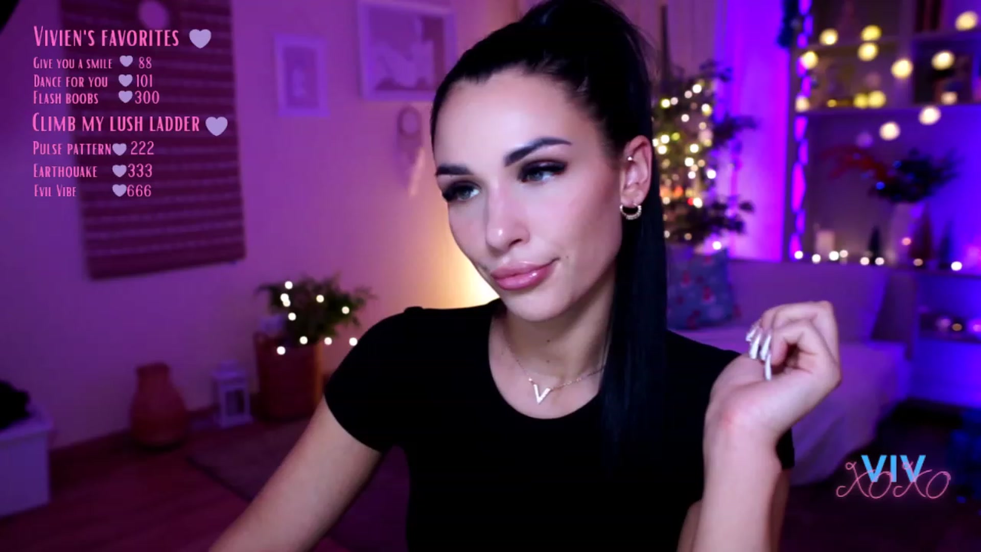 Gallery image thumbnail from kerelai's myfreecams stream on, 12/11/2022, 19:17 image 5 of 20