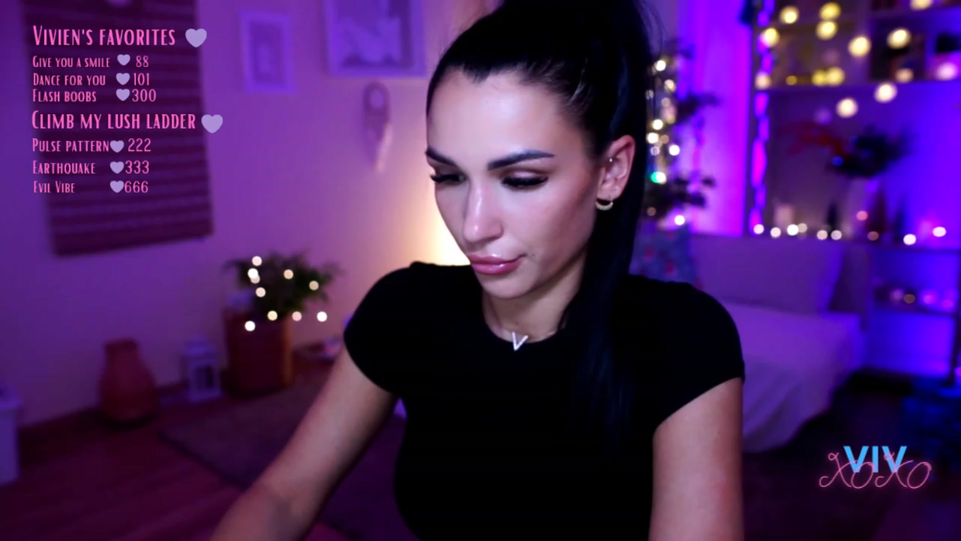 Gallery image thumbnail from kerelai's myfreecams stream on, 12/11/2022, 19:38 image 9 of 20
