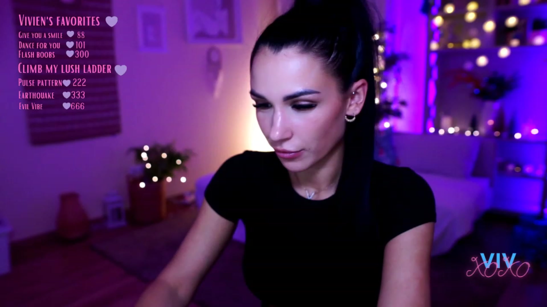 Gallery image thumbnail from kerelai's myfreecams stream on, 12/11/2022, 19:38 image 12 of 20