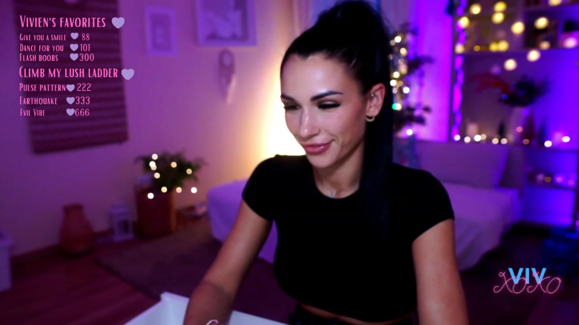 Gallery image thumbnail from kerelai's myfreecams stream on, 12/11/2022, 19:38 image 10 of 20