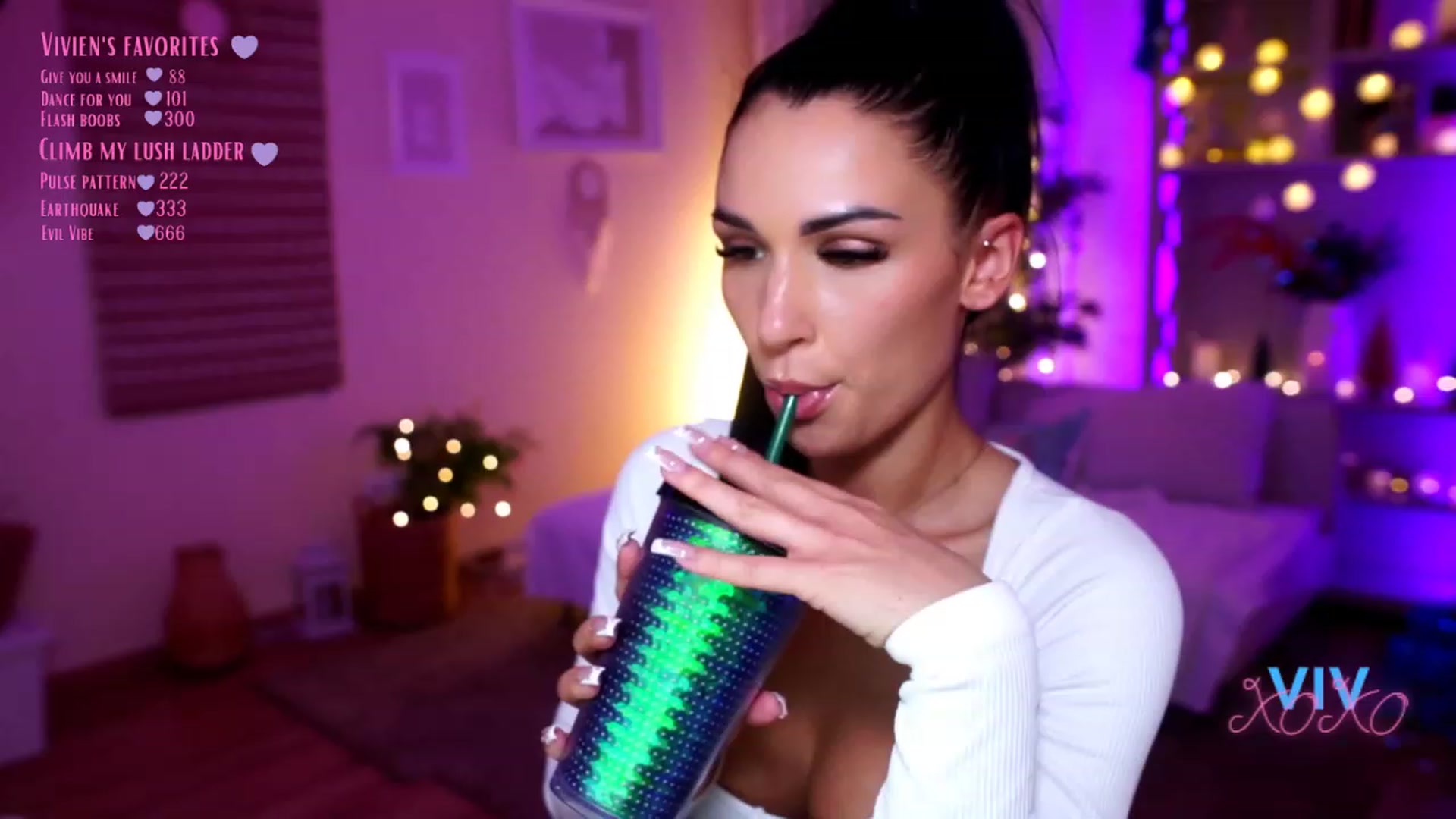 Gallery image thumbnail from kerelai's myfreecams stream on, 12/12/2022, 18:11 image 2 of 20