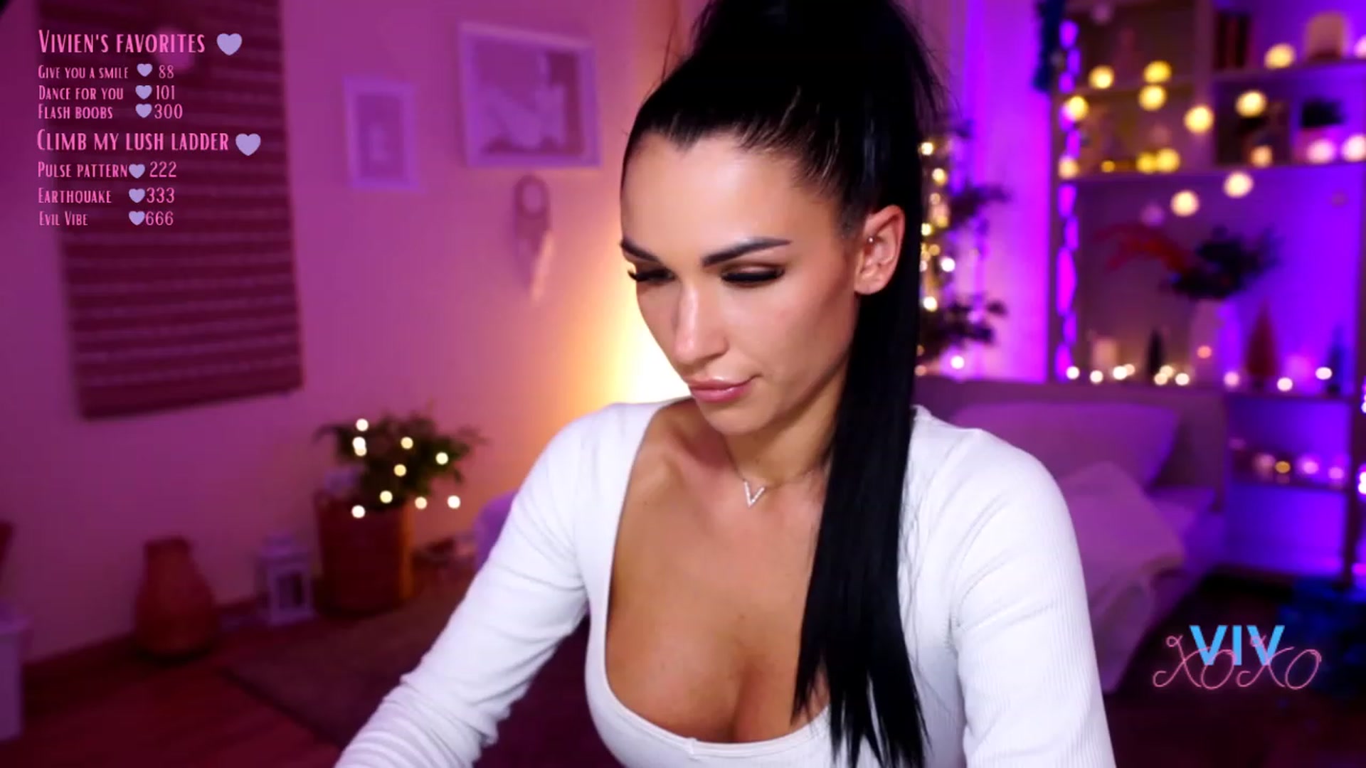 Gallery image thumbnail from kerelai's myfreecams stream on, 12/12/2022, 20:47 image 4 of 20