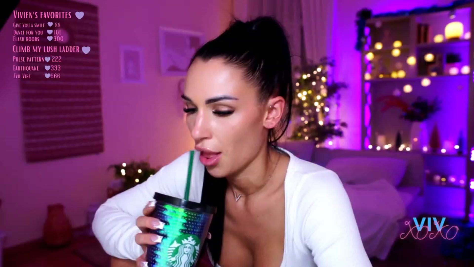 Gallery image thumbnail from kerelai's myfreecams stream on, 12/12/2022, 21:16 image 15 of 20