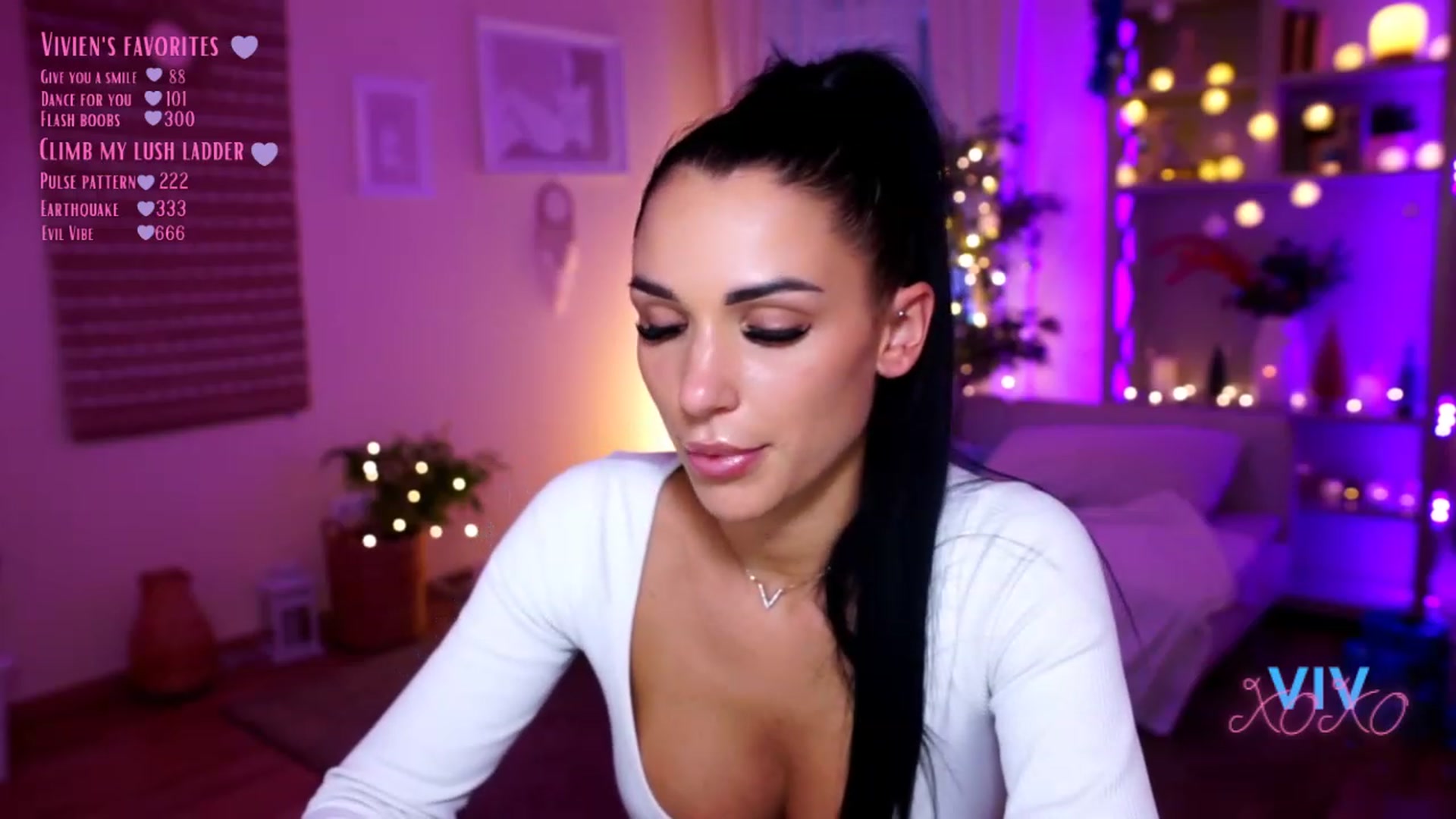 Gallery image thumbnail from kerelai's myfreecams stream on, 12/12/2022, 21:16 image 19 of 20