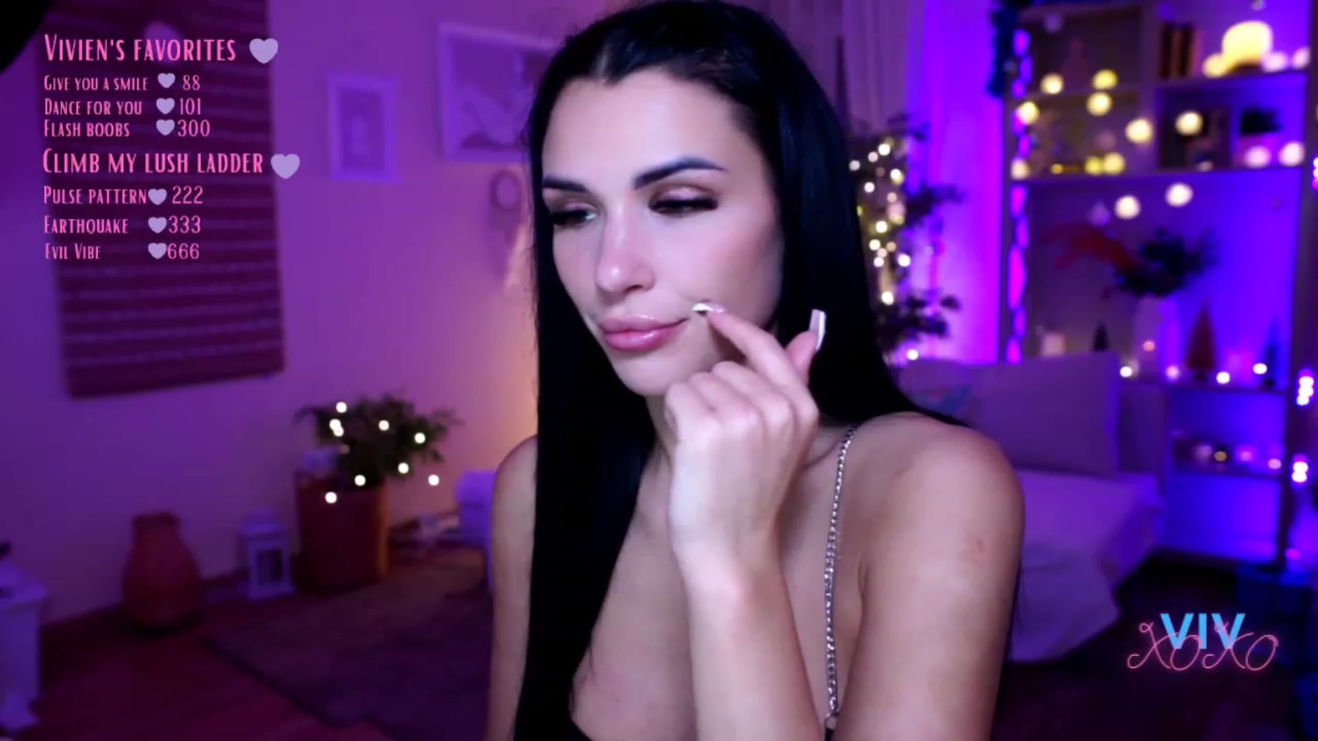 Gallery image thumbnail from kerelai's myfreecams stream on, 12/16/2022, 18:33 image 7 of 20