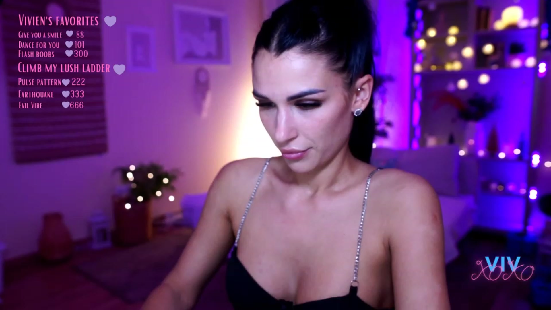 Gallery image thumbnail from kerelai's myfreecams stream on, 12/16/2022, 19:49 image 18 of 20