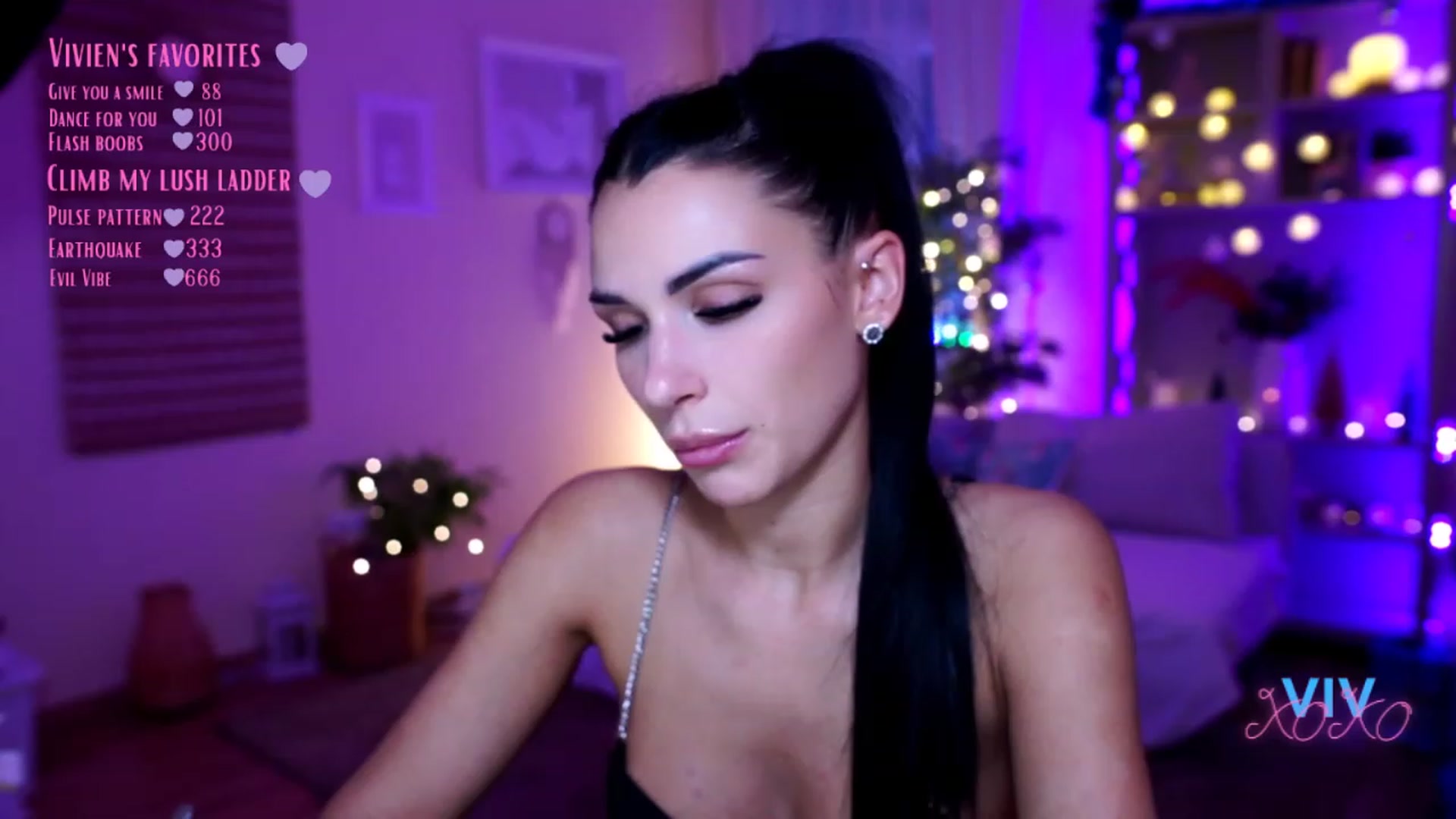 Gallery image thumbnail from kerelai's myfreecams stream on, 12/16/2022, 19:49 image 9 of 20