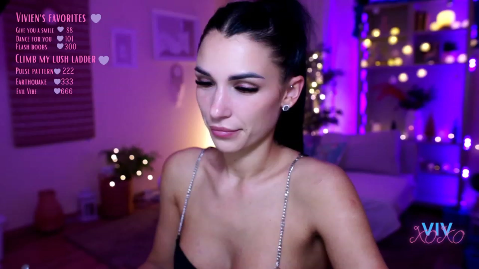 Gallery image thumbnail from kerelai's myfreecams stream on, 12/16/2022, 19:49 image 5 of 20