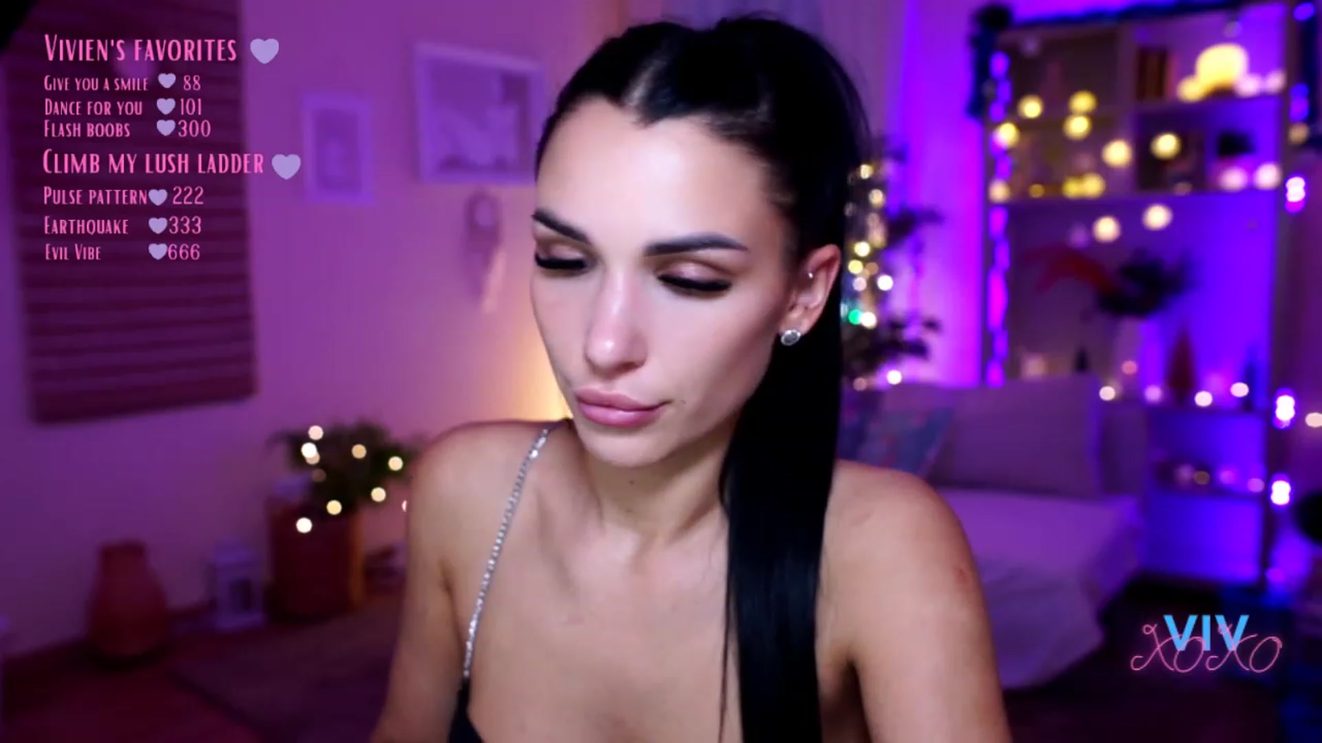 Gallery image thumbnail from kerelai's myfreecams stream on, 12/16/2022, 21:13 image 6 of 20